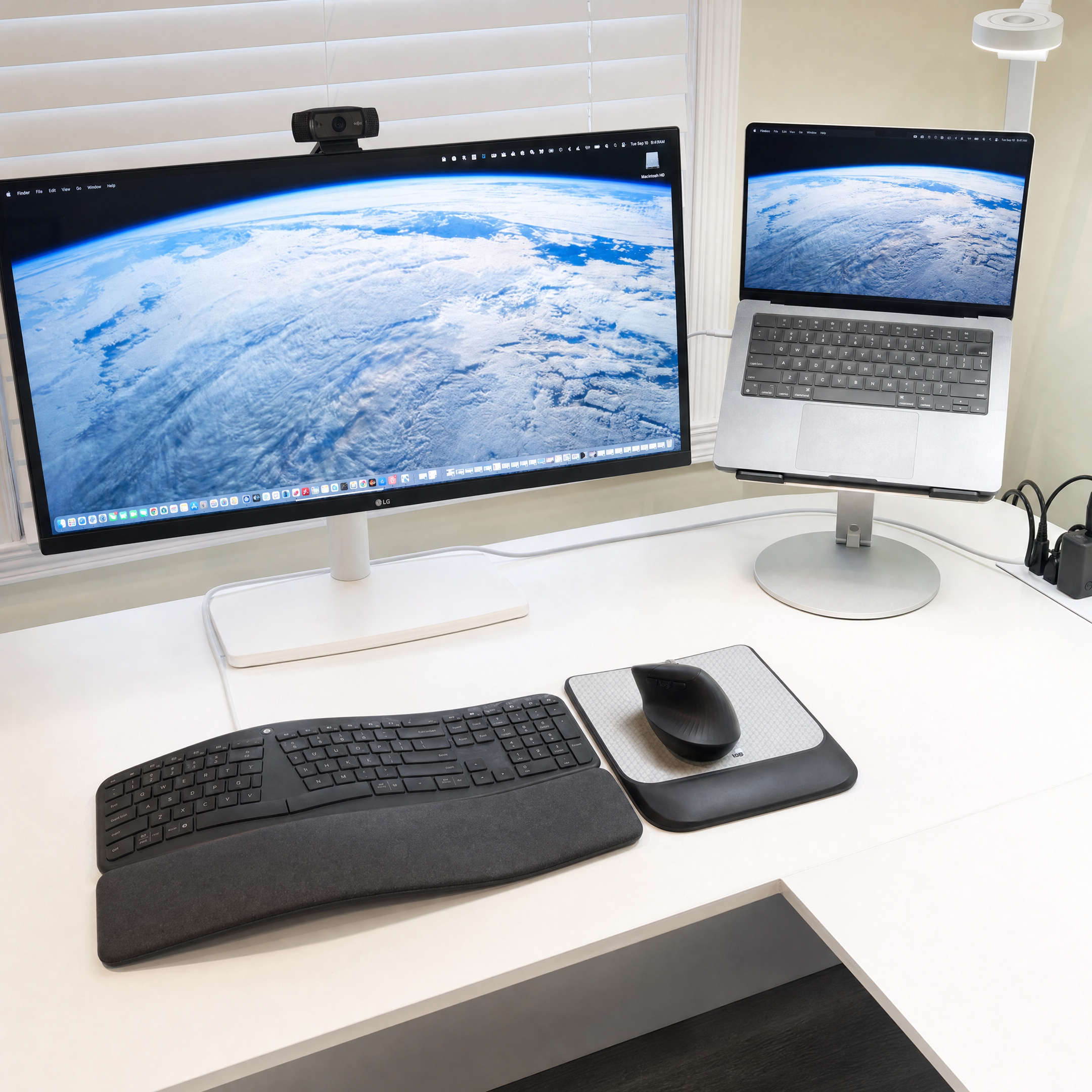 FlexStand USB-C docking station stand side port view#Style_FlexStand - Laptop Stand