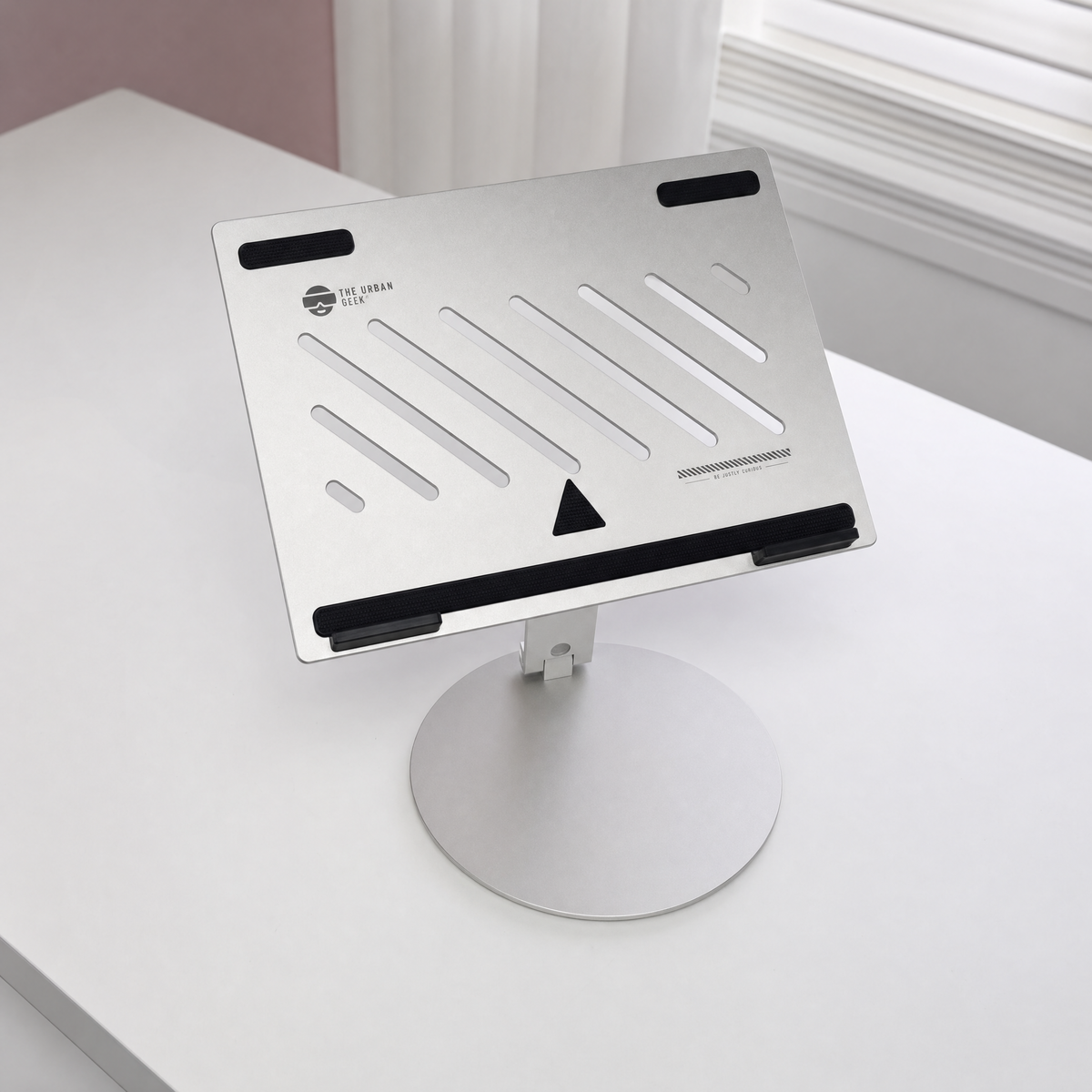 FlexStand laptop stand with 4K HDMI and 100W power delivery ports#Style_FlexStand - Laptop Stand