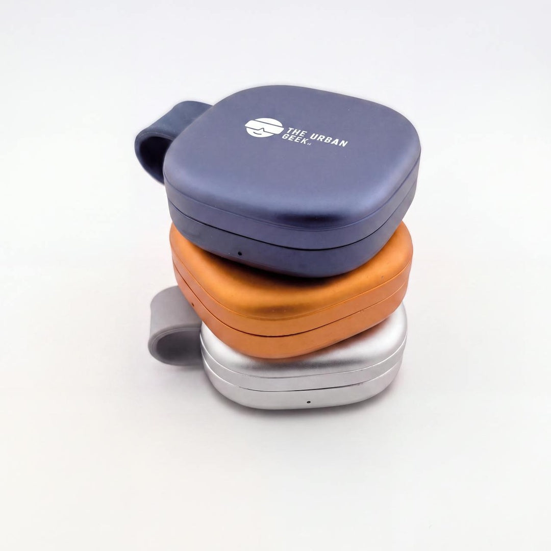 FlexMini Duo 2-in-1 wireless charger lifestyle photo