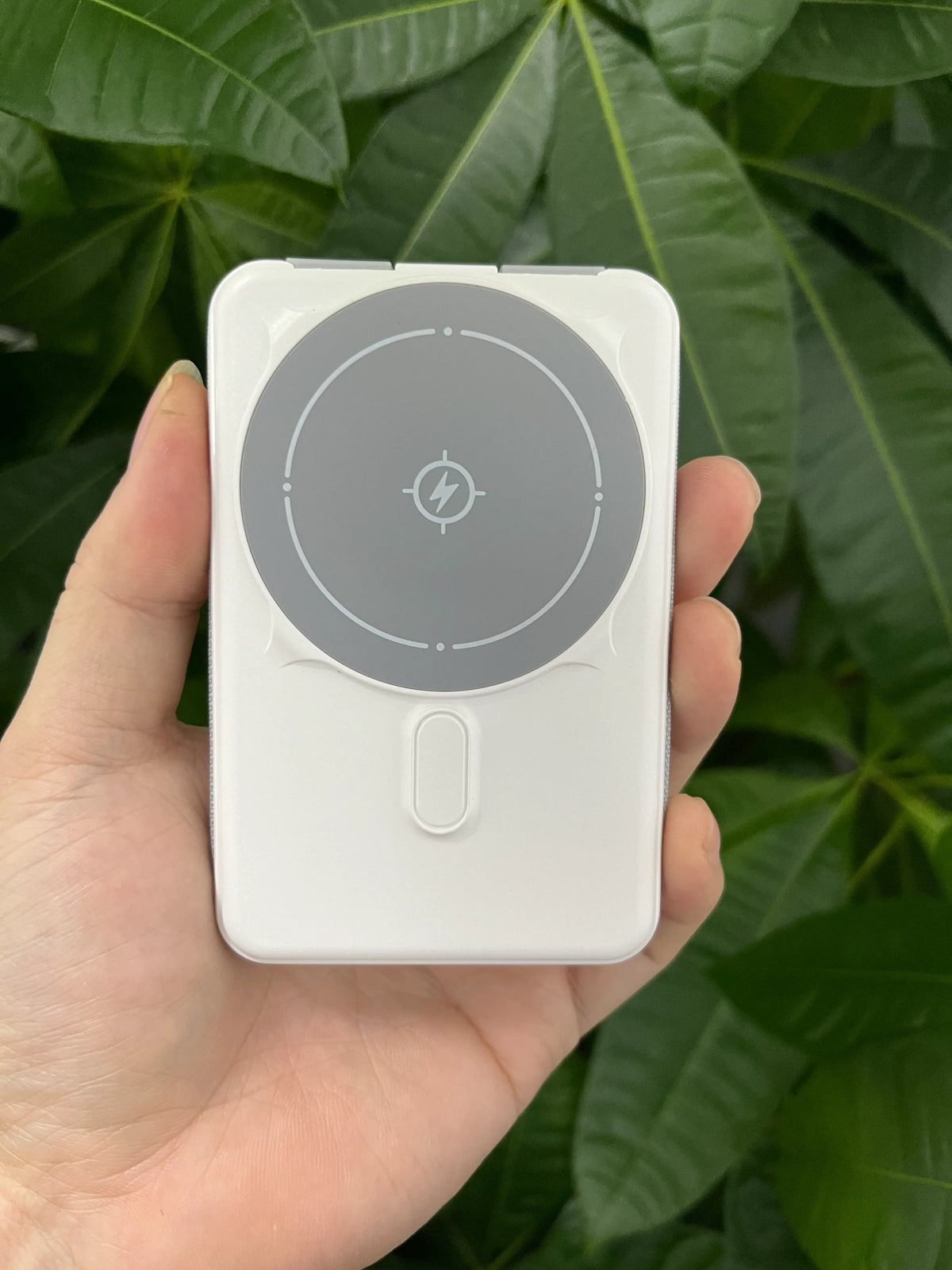 The Urban Geek Magnetic Wireless 4-in-1 power bank with 10,000 mAh Capacity